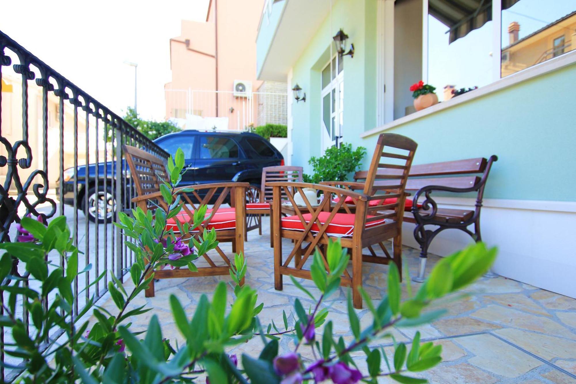 Apartments Tomi & Ivana Trogir Exterior photo